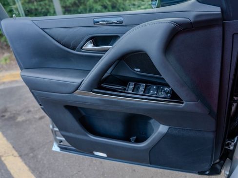 Used 2023 Lexus LX 600 4WD w/ Luxury Package image 16