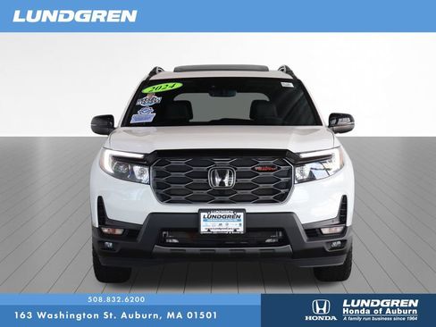 Used 2024 Honda Passport TrailSport image 2