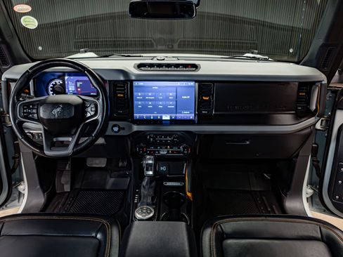 Used 2022 Ford Bronco Badlands image 19