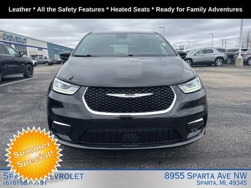 Used 2025 Chrysler Pacifica Select FWD image 8