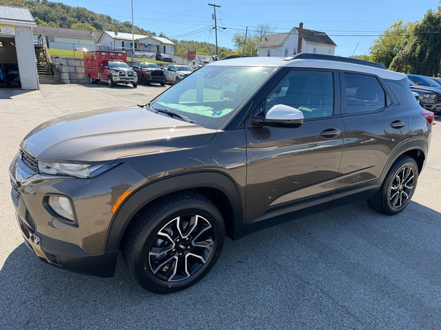 Used 2022 Chevrolet TrailBlazer ACTIV w/ Sun and Liftgate Package FWD image 2