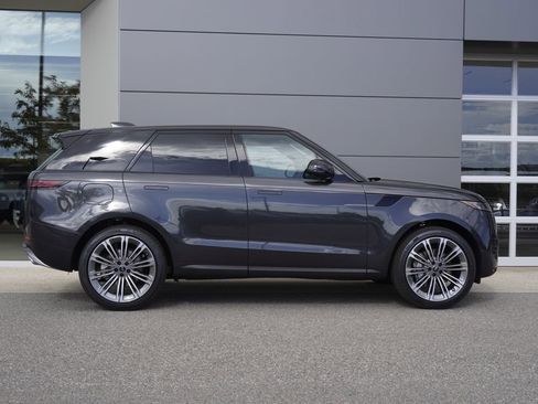 New 2025 Land Rover Range Rover Sport SE image 7