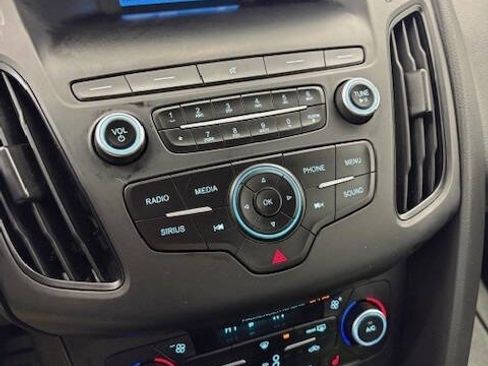 Used 2018 Ford Focus SE w/ Cold Weather Package image 22