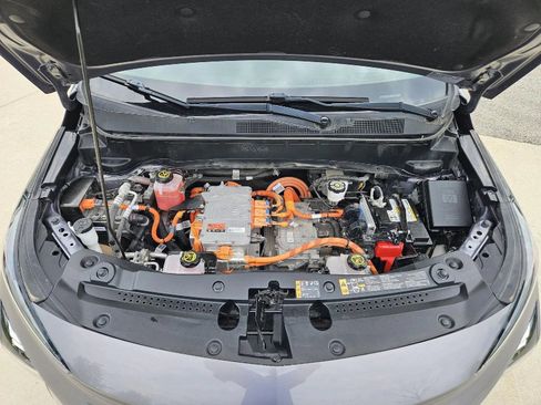 Used 2022 Chevrolet Bolt EUV LT w/ Convenience Package FWD image 11