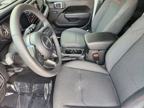Used 2026 Jeep Wrangler Unlimited Rubicon AWD/4WD image 4