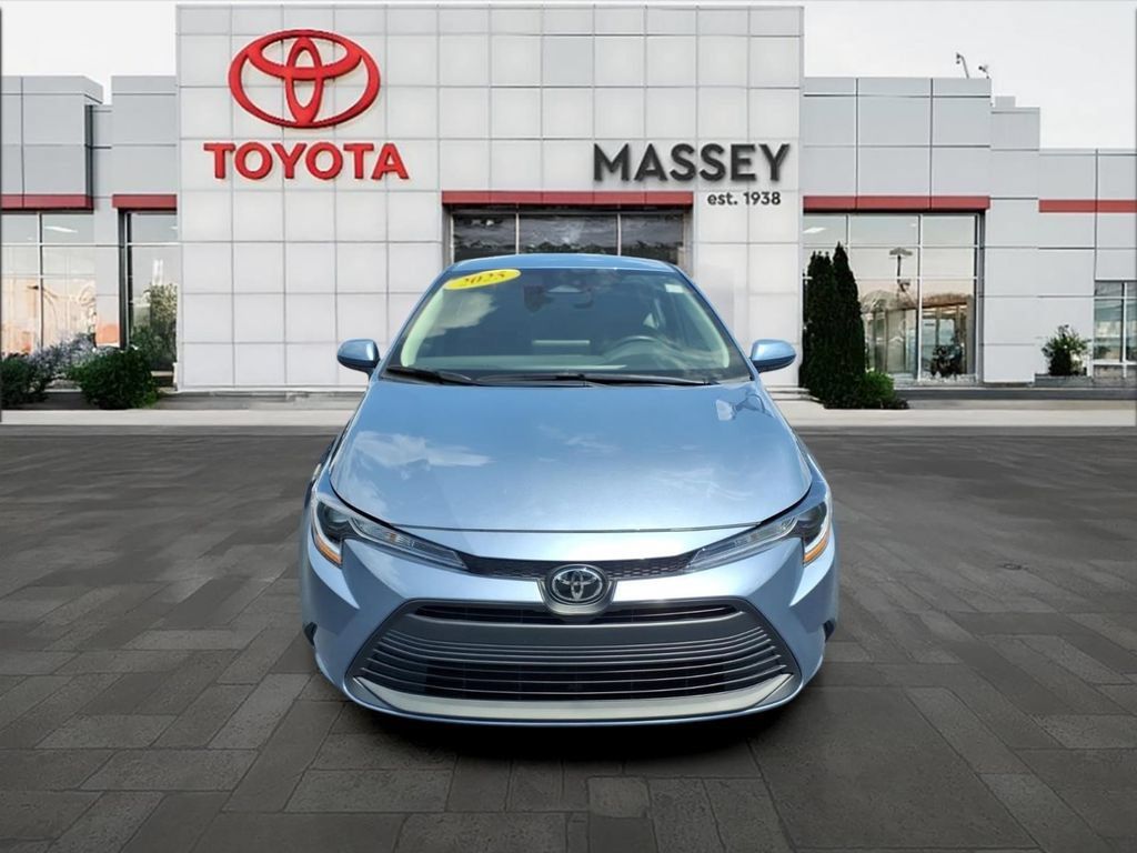 Used 2025 Toyota Corolla LE FWD image 8