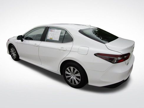 Used 2022 Toyota Camry LE image 3