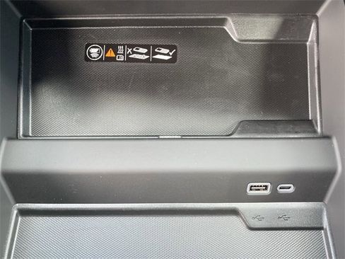 New 2025 Chevrolet Suburban Premier image 19