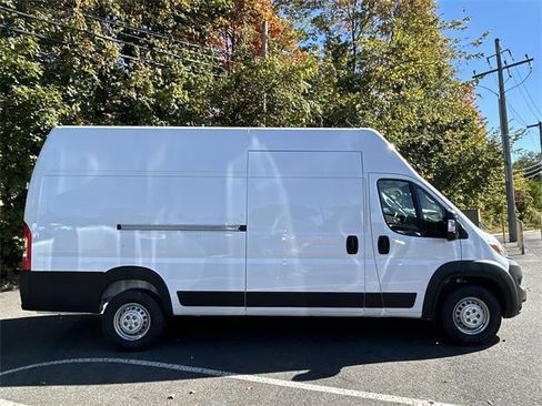 New 2026 RAM ProMaster 3500 w/ Premium Convenience Group image 9