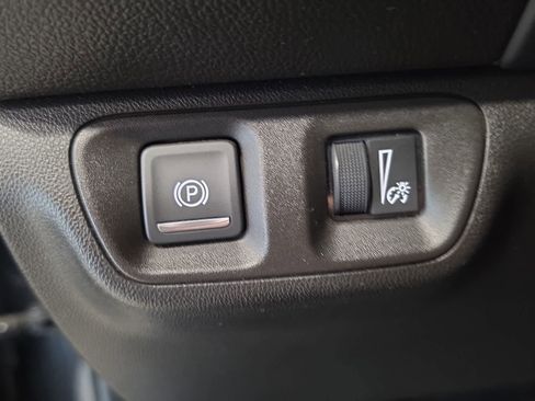 Used 2021 GMC Acadia SLE FWD image 17