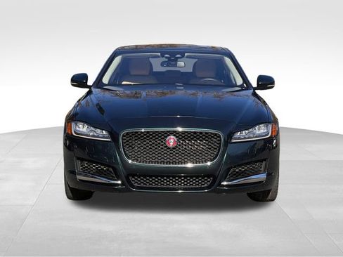 Used 2017 Jaguar XF Premium image 8