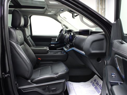 Used 2025 Ford Expedition Max Platinum AWD/4WD image 17