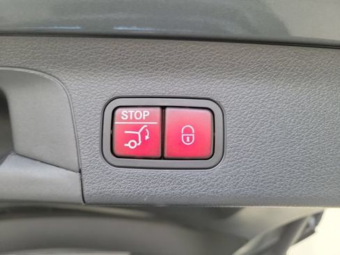 Used 2025 Mercedes-Benz GLS 450 4MATIC image 12
