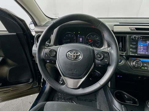 Used 2018 Toyota RAV4 XLE image 13