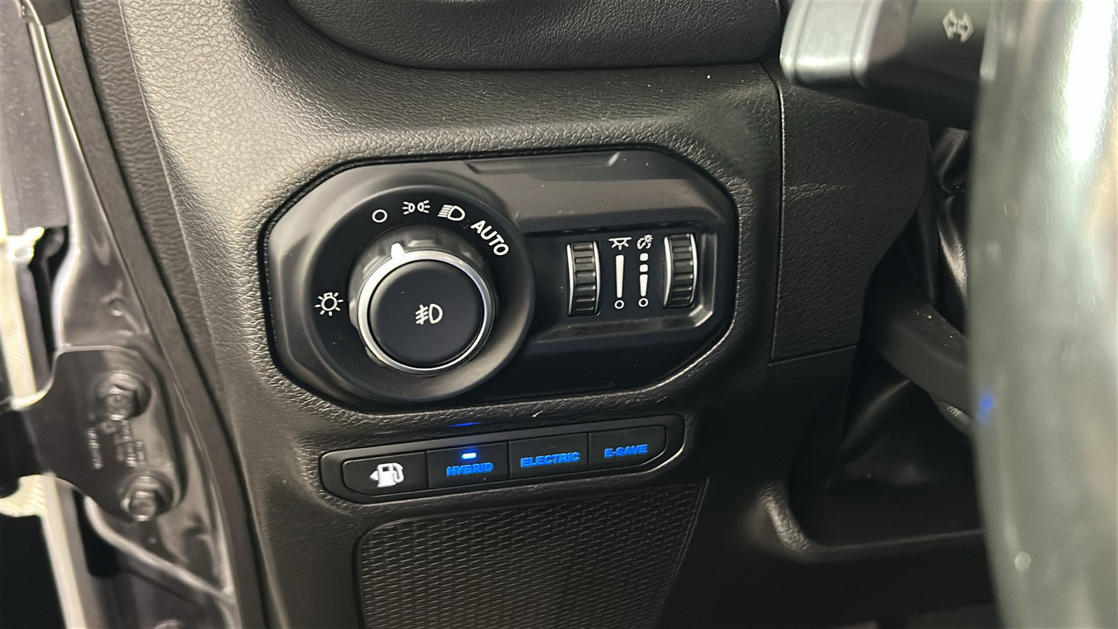 Used 2022 Jeep Wrangler Unlimited Rubicon 4xe w/ Cold Weather Group AWD/4WD image 23