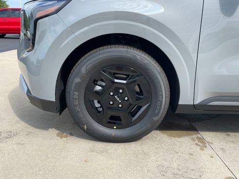 New 2027 Kia Carnival FWD image 16