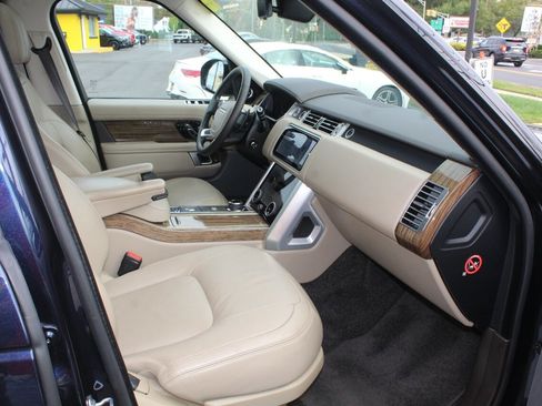 Used 2019 Land Rover Range Rover HSE image 17