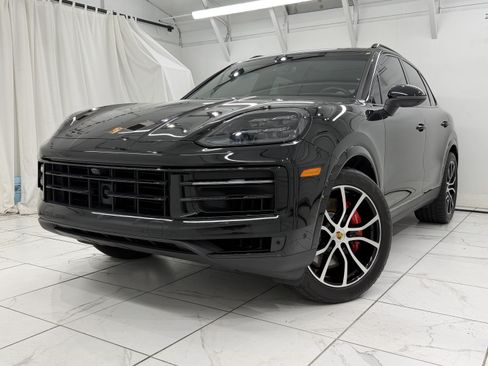 Certified 2024 Porsche Cayenne S AWD/4WD image 8