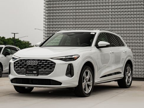 Certified 2025 Audi Q5 Premium w/ Premium Plus AWD/4WD image 7