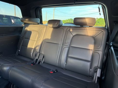 Used 2022 Lincoln Navigator Reserve AWD/4WD image 9