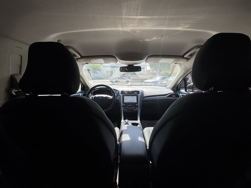 Used 2019 Ford Fusion SE FWD image 30