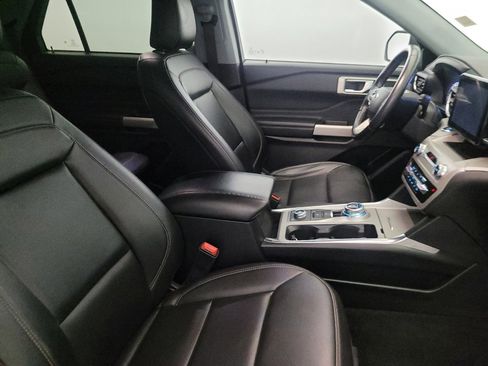 Used 2023 Ford Explorer XLT w/ Equipment Group 202A AWD/4WD image 21