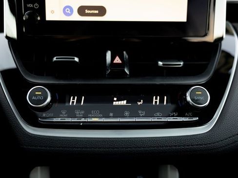 Used 2024 Toyota Corolla Cross XSE w/ Convenience Package image 21