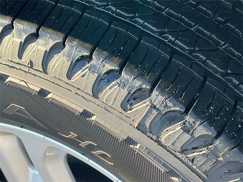 Used 2023 Jeep Grand Cherokee Laredo w/ Luxury Tech Group I image 7