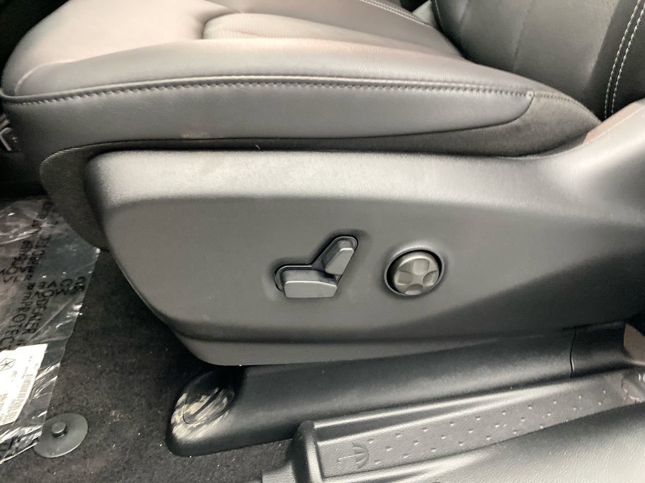New 2027 Chrysler Pacifica Select w/ Family Tech Group FWD image 13