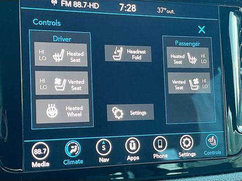 Used 2020 Chrysler Pacifica Limited FWD image 19