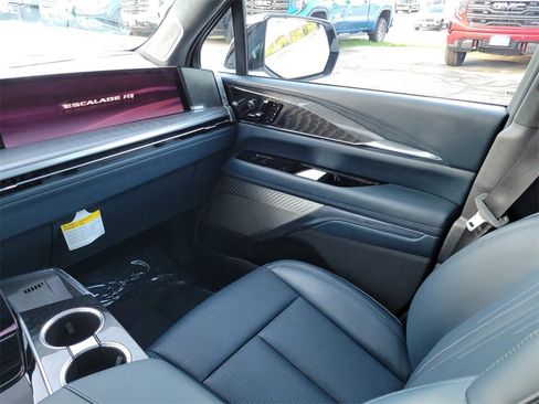 Used 2025 Cadillac Escalade IQ Sport 2 image 15
