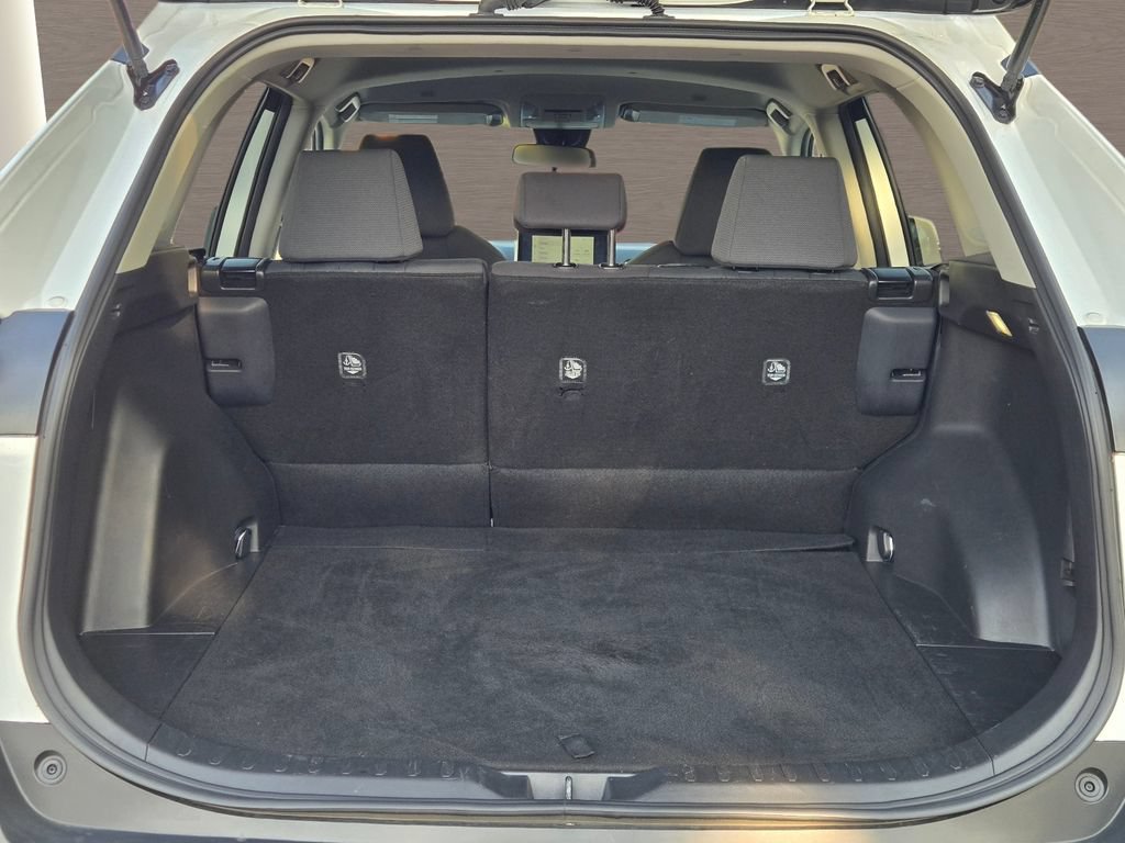 Used 2025 Toyota RAV4 XLE FWD image 11