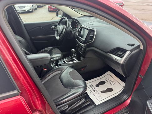 Used 2015 Jeep Cherokee Trailhawk w/ Comfort/Convenience Group image 11