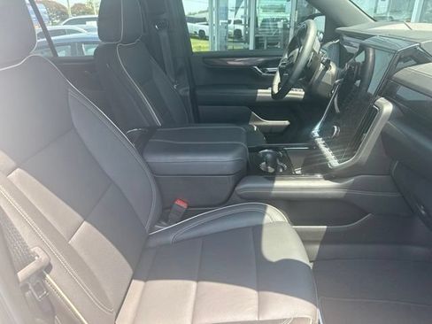 Used 2025 GMC Yukon Elevation AWD/4WD image 24