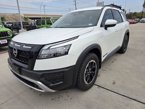 Used 2025 Nissan Pathfinder Rock Creek AWD/4WD image 7