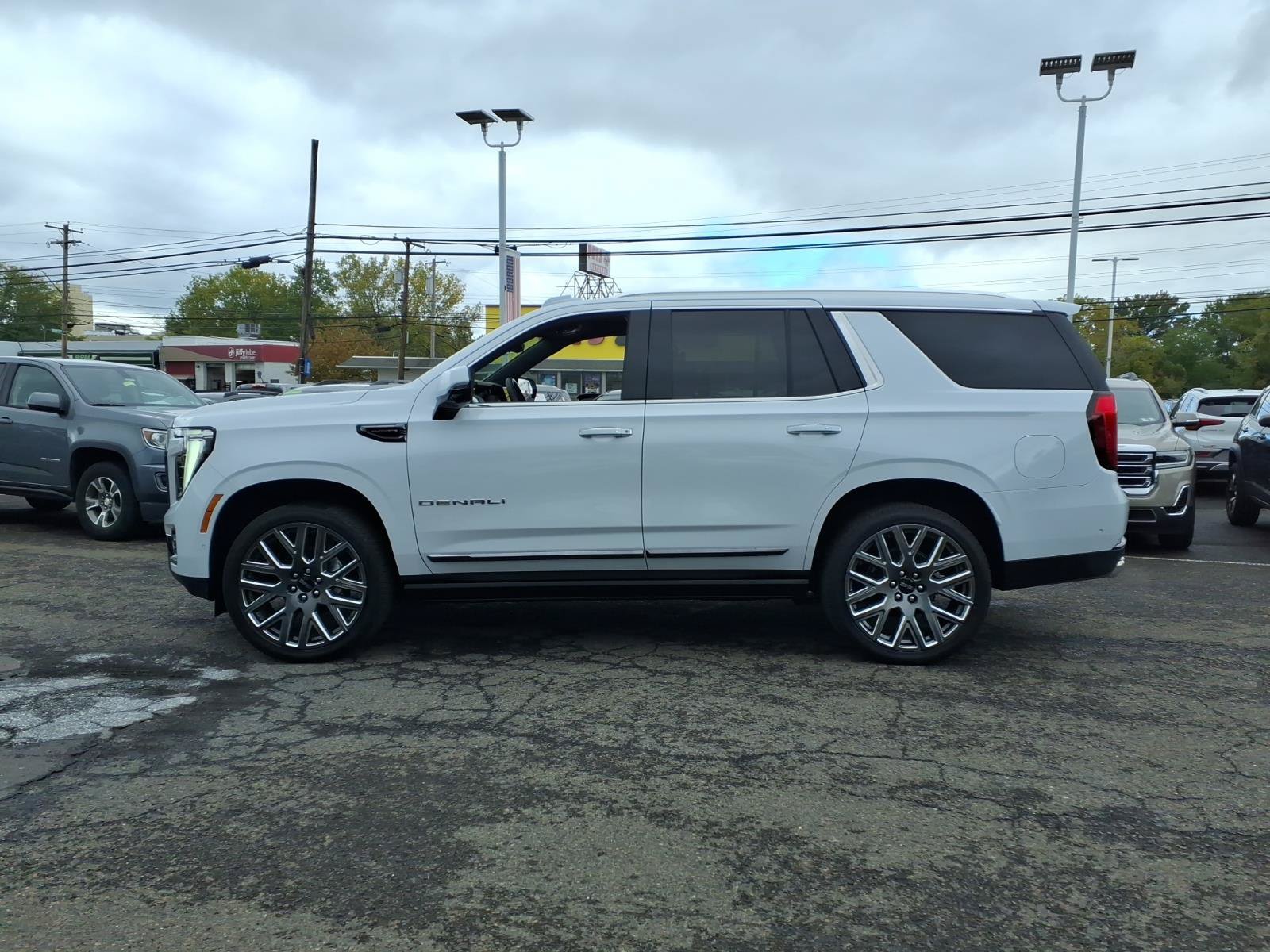 Used 2026 GMC Yukon Denali Ultimate AWD/4WD image 7