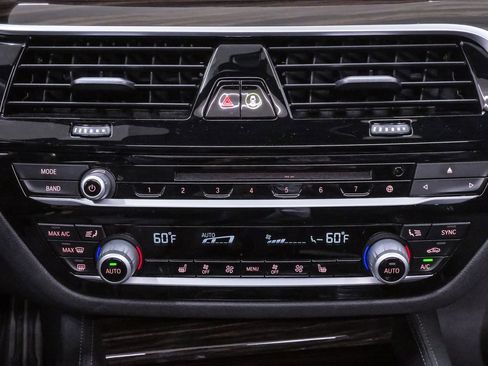 Used 2019 BMW 540i w/ M Sport Package image 18