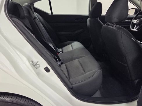 Used 2025 Nissan Altima 2.5 SV FWD image 14