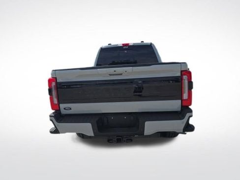 Used 2025 Ford F250 Platinum image 4