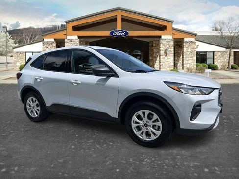 Used 2025 Ford Escape Active AWD/4WD image 3