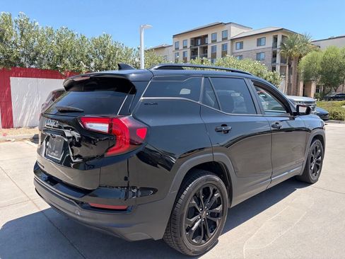 Used 2022 GMC Terrain SLE w/ Driver Convenience Package FWD image 2