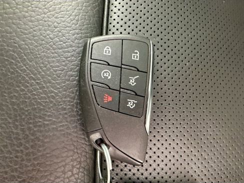 Used 2023 GMC Yukon Denali w/ Advanced Technology Package AWD/4WD image 16