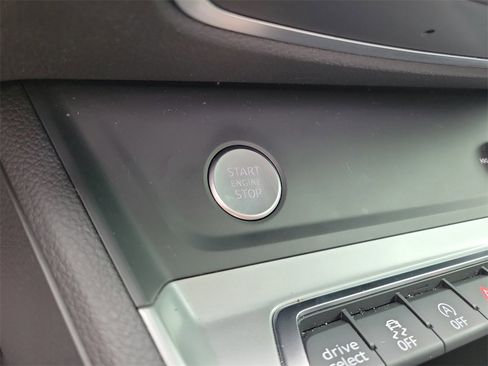 Used 2020 Audi Q3 2.0T Premium w/ Convenience Package image 37