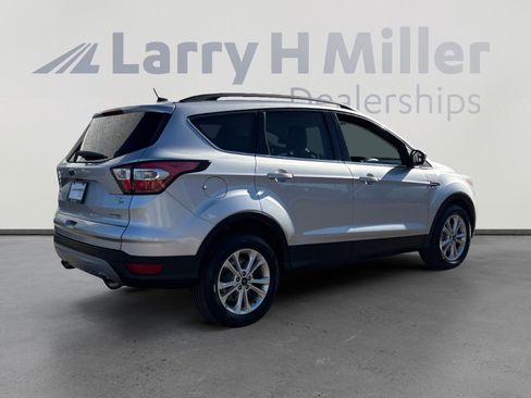 Used 2018 Ford Escape SE image 5