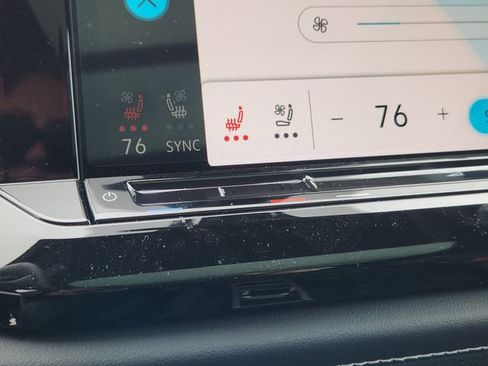 New 2026 Volkswagen Atlas Cross Sport SE image 14