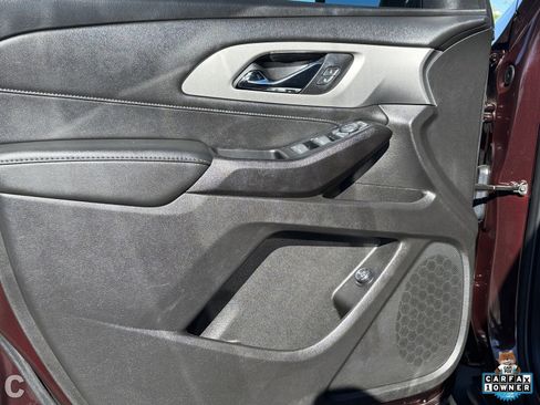 Used 2023 Chevrolet Traverse LT image 16