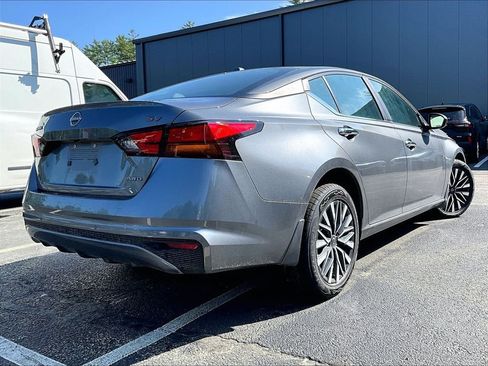 Used 2024 Nissan Altima 2.5 SV AWD/4WD image 4