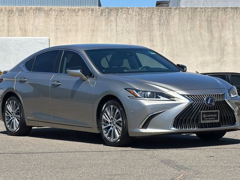 Used 2021 Lexus ES 300h w/ Premium Package FWD image 5