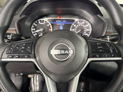 Used 2024 Nissan Altima 2.5 SV FWD image 19