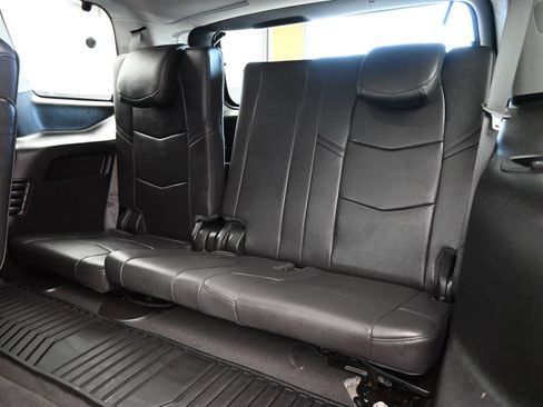 Used 2019 Cadillac Escalade Luxury image 40